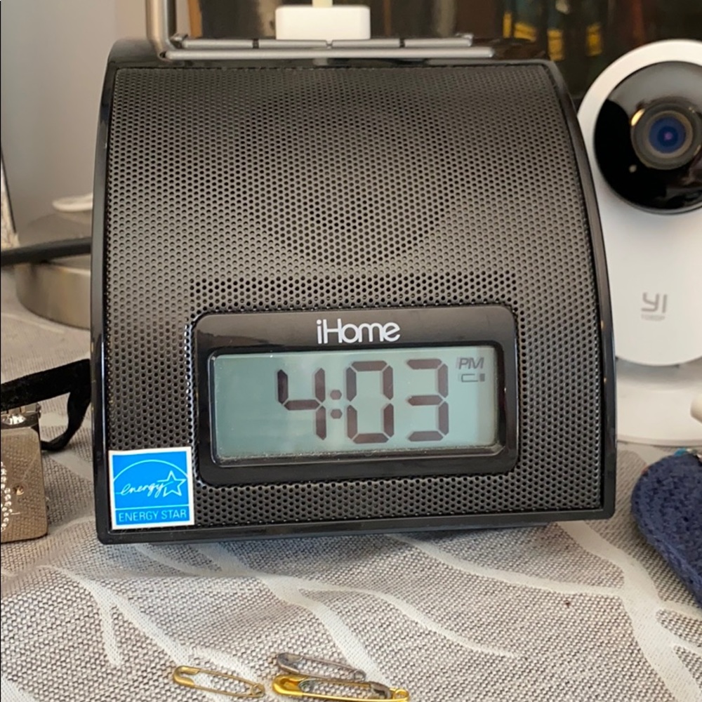 iHome Alarm clock with iPhone adapter. Battery opt